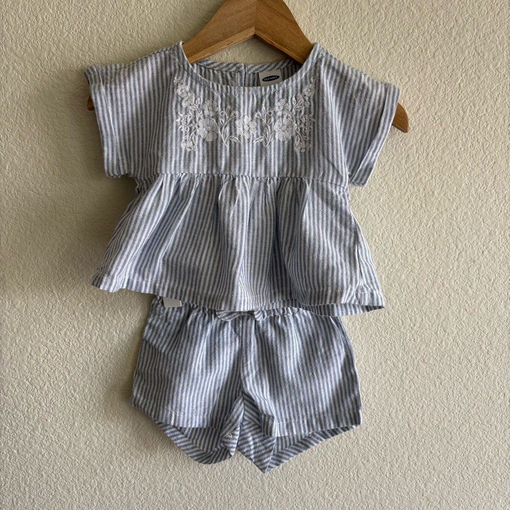 Old Navy 0-3M Striped Top and Bloomers NWOT